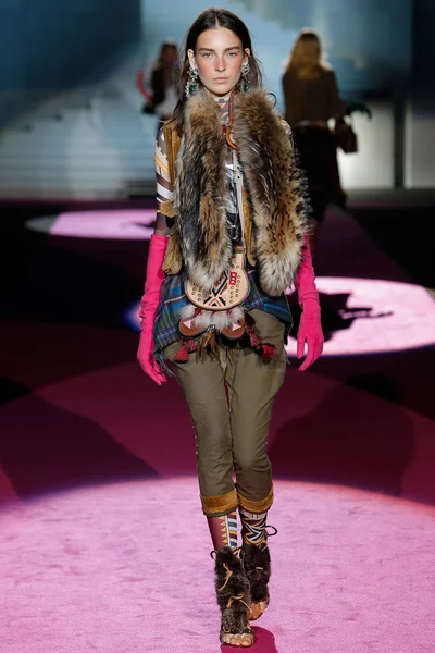 Look 7
